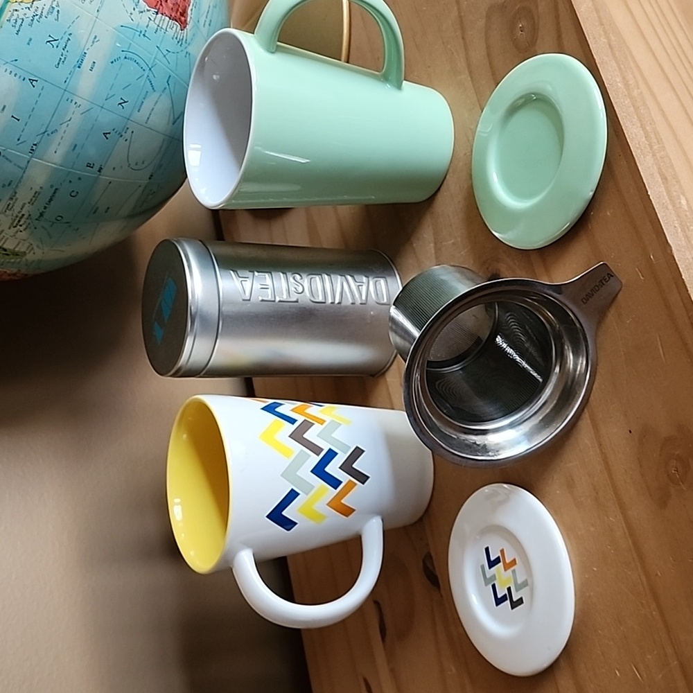 Davids tea mugs and tea infuser plus tea tin